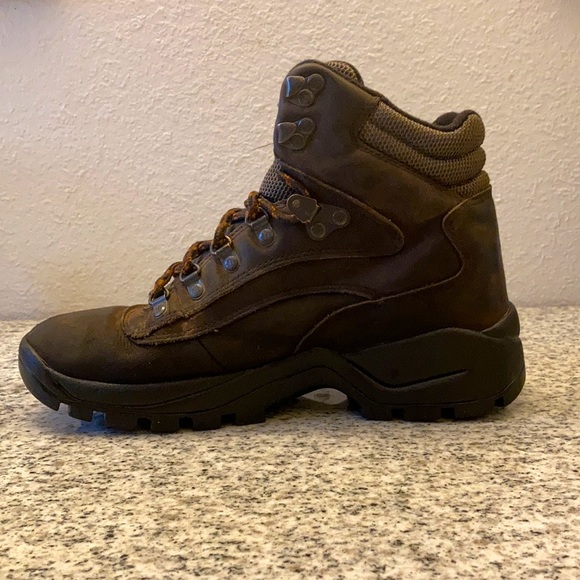 Yukon kids leather work boots. Used like new. Snow and water proof - Picture 5 of 9